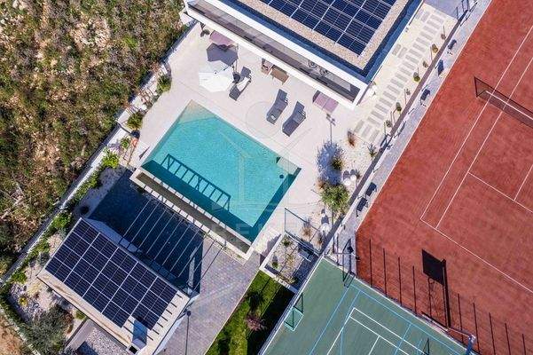 Traumhafte Terrasse mit Pool & Außendusche