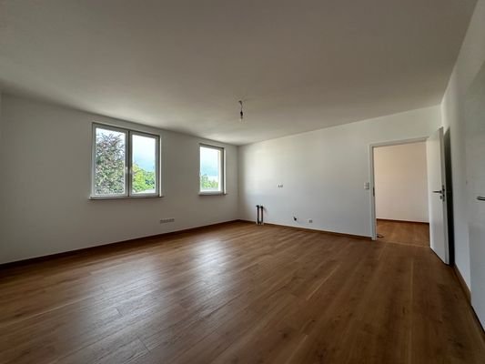 Wohnzimmer aus linker Ecke