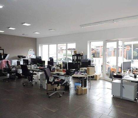 Großzügiger Büroraum