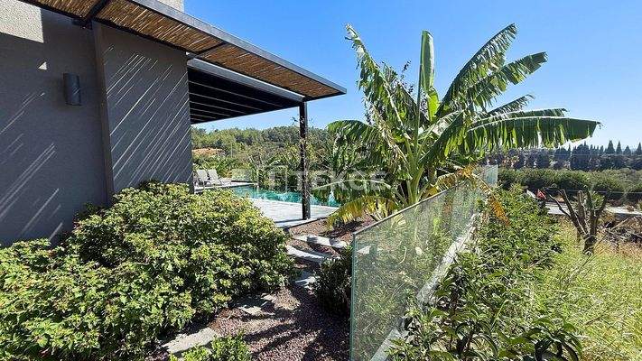 Detached Homes with Pools on 2500 m² Plots in Urla