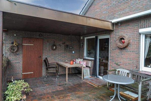 Teilüberdachte Terrasse