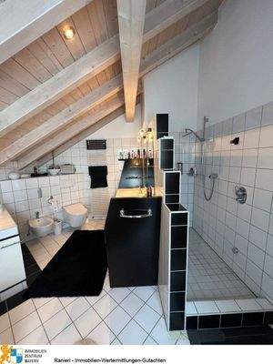 Elternbadezimmer Obergeschoss