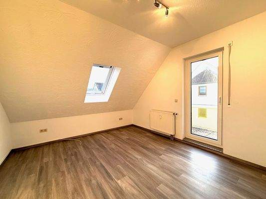 Schlafzimmer zum Balkon