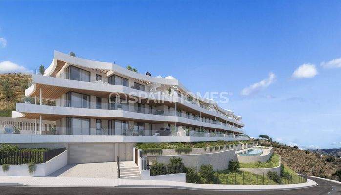 2 and 3-Bedroom Flats in a Complex with Pool in Málaga
