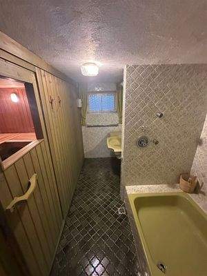 Wellnessbereich mit Sauna 