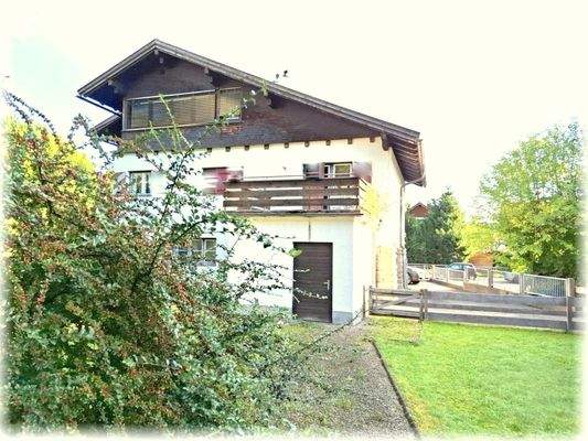 --Haus-Ansicht West m. Terrasse u. Gartenfläche.jpg