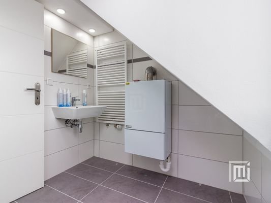 Badezimmer-Dachgeschoss-02.jpg