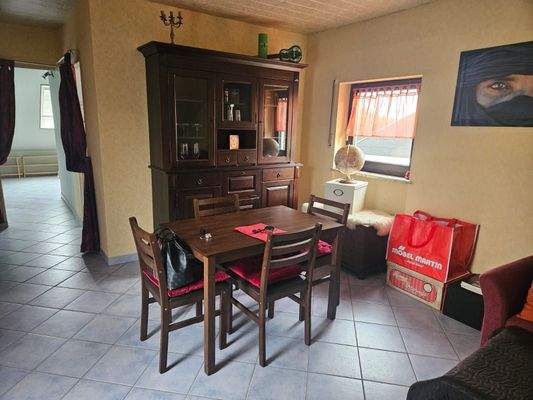 DG: Wohn- und Esszimmer