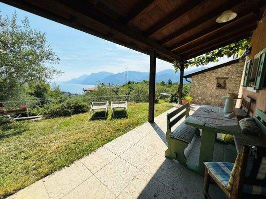 Portico e giardino piano terra 1.1.JPG