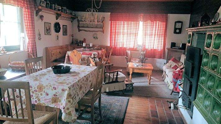 Wohnzimmer der Untergeschosswohnung_A.jpg