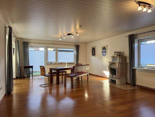 Blick in das weite Wohnzimmer