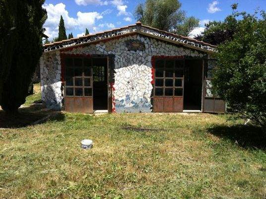 künstlerisch gestaltete Remise