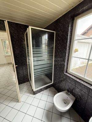 Bad EG mit Dusche und Wanne