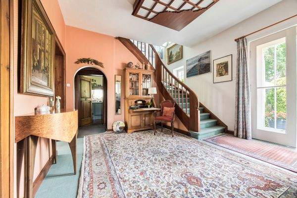 Eingangshalle mit Zugang zur Terrasse