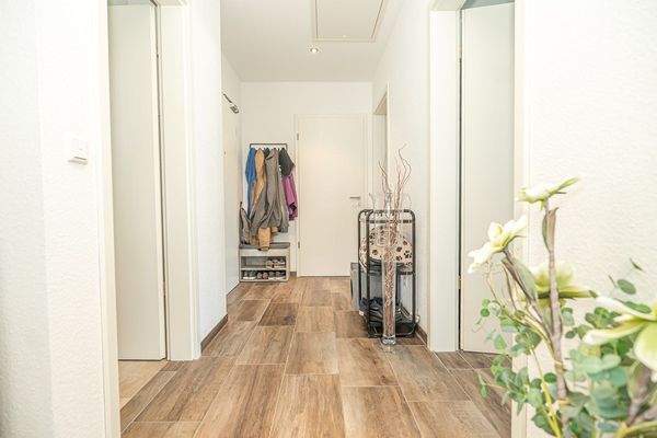 Der Flur verläuft mittig