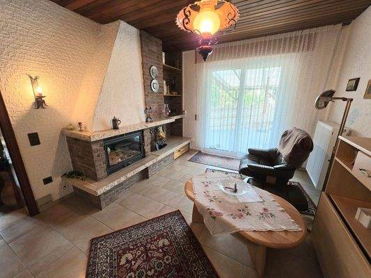 Kaminzimmer mit Zugang Terrasse EG