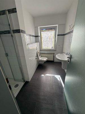 Gäste-WC mit Dusche