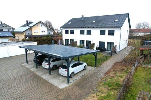 5 Garagen + 3 Carports