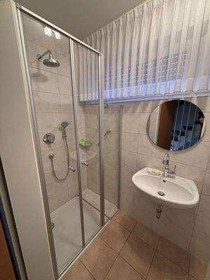 Duschbad mit Gäste-WC im EG