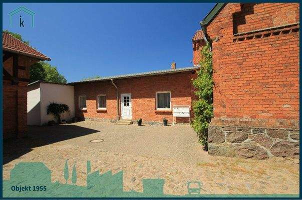 1955 Hof mit Mittelhaus.jpg