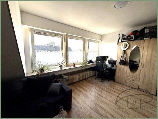 Wohn- Schlafzimmer DG vorne rechts