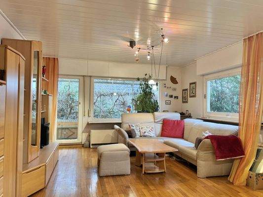 Wohnzimmer mit Ausgang auf die Terrasse