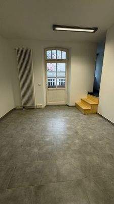 Küche mit Essplatz und Podest