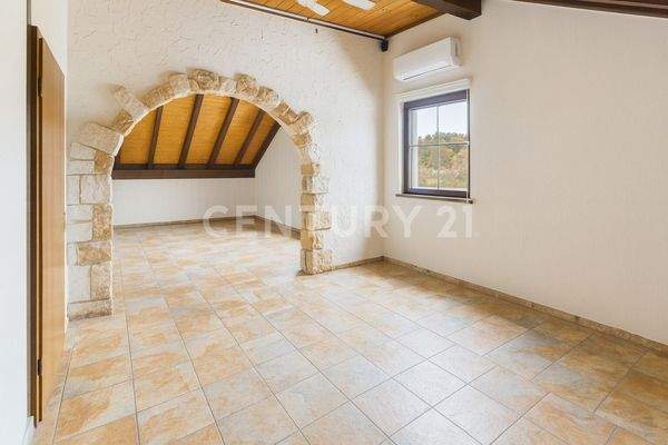 Schlafzimmer mit angrenzender Ankleide