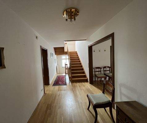 Haus-Lollar-Flur OG (1).JPG