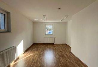 Leerer Raum mit Fenster