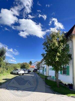 Zufahrt zum Gebäude