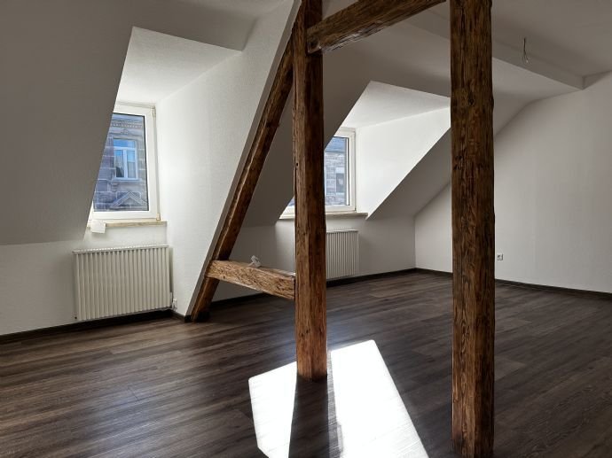 Schöne 3 Zimmer Dachgeschoss Wohnung  in zentraler Lage Fürth Innenstadt - ab 01.06.