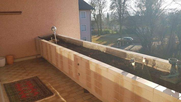 Balkon mit Beet 