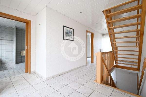 Haus LINKS - Flur OG (Blick 1)