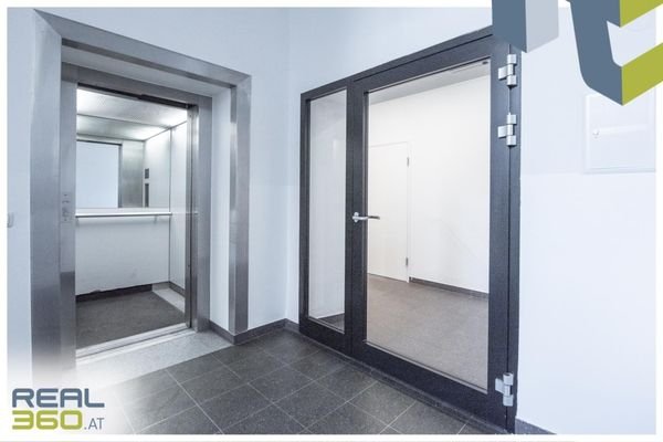 Zugang vom Lift zum Büro