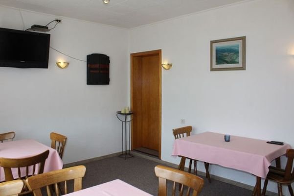Fernseh- und Clubzimmer