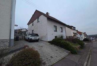 Vorderansicht von links