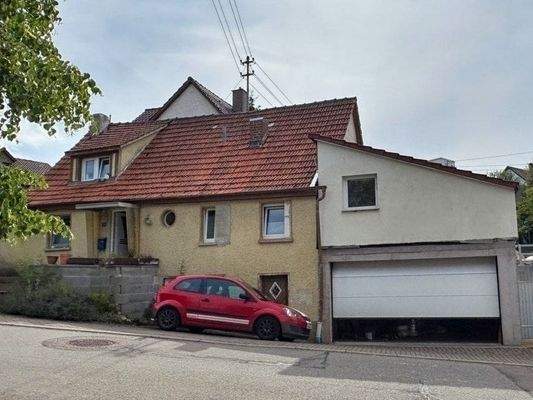 Garage und Stellplatz