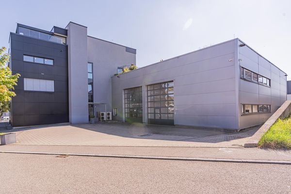 Seiteneingang und Seiteneinfahrt