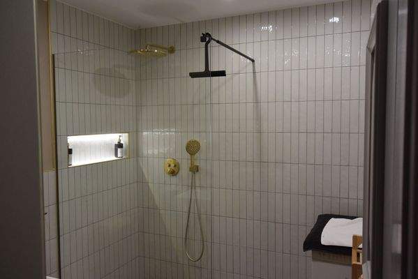 Bad Dusche Keller.JPG