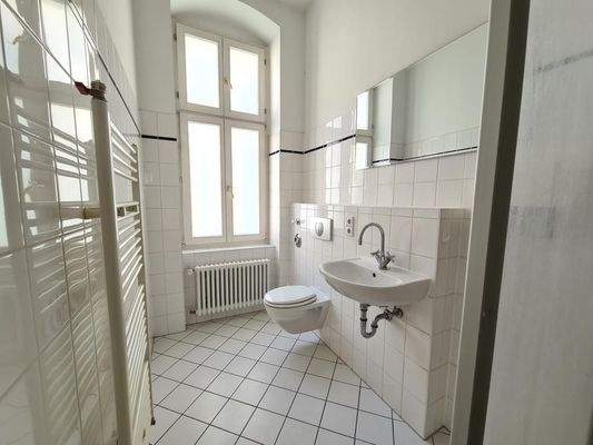 tagesbelichtetes Duschbad