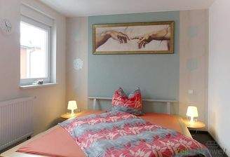 Apartment mit großem Bett