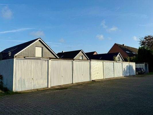 Garage (2. von links)