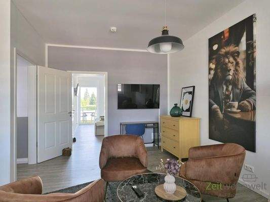 Blick zu TV und hinterem Schlafzimmer