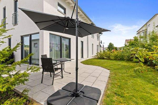 Terrasse und Garten in Südausrichtung