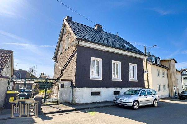 Haupthaus Straßenseite