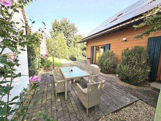 Terasse EG zum Garten.jpg