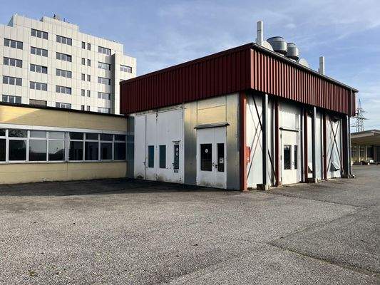 Hallengebäude - als Lackiererei genutzt