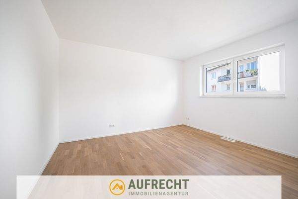 geräumiges Zimmer/Home-Office EG