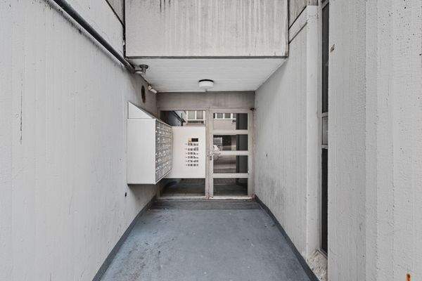 Haupteingang Gebäude